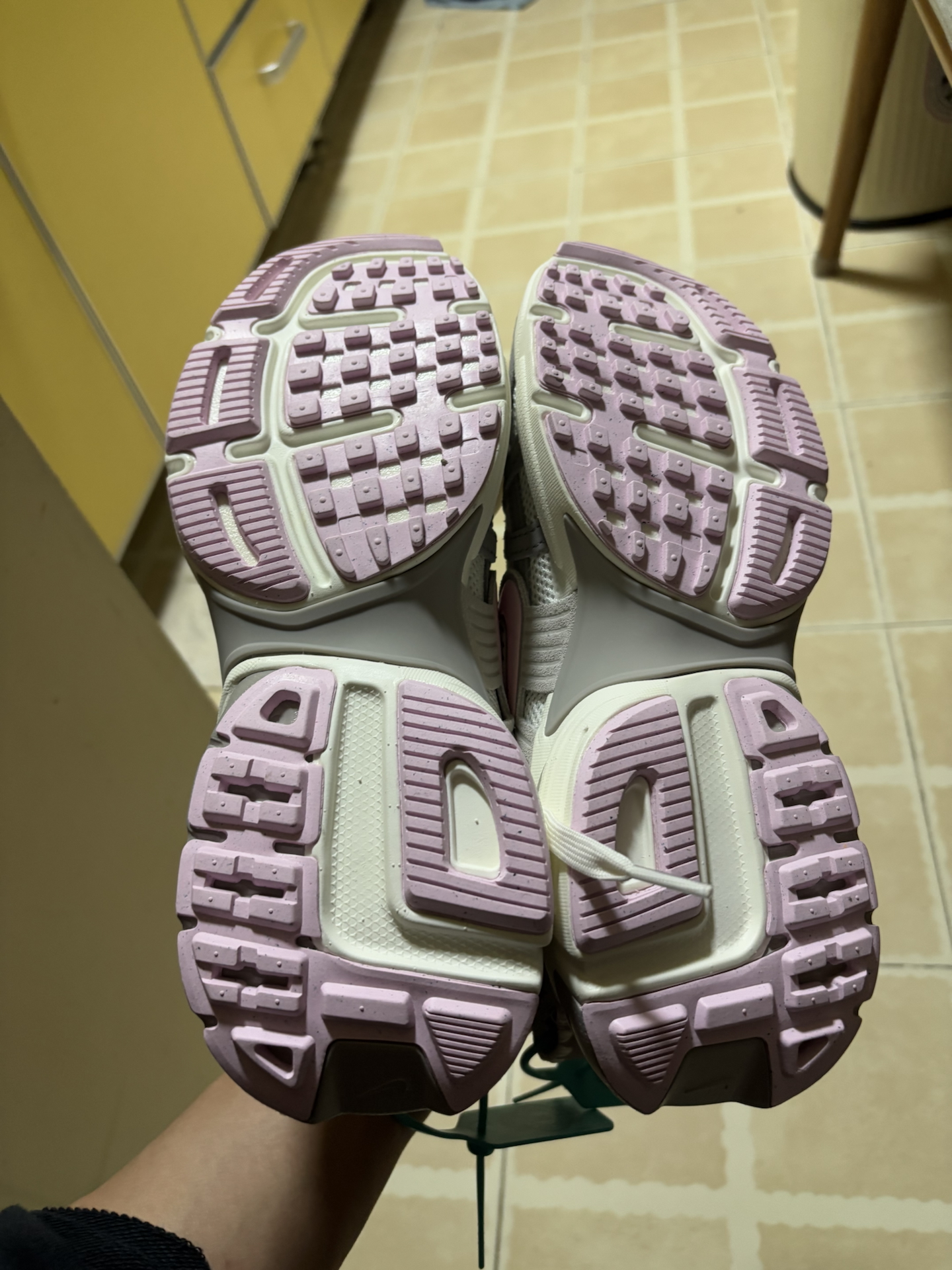 custom review-Nike V2K Run Slip-resistant Abrasion-resistant Low Top Беговые кроссовки Женские Белый Серый Розовый