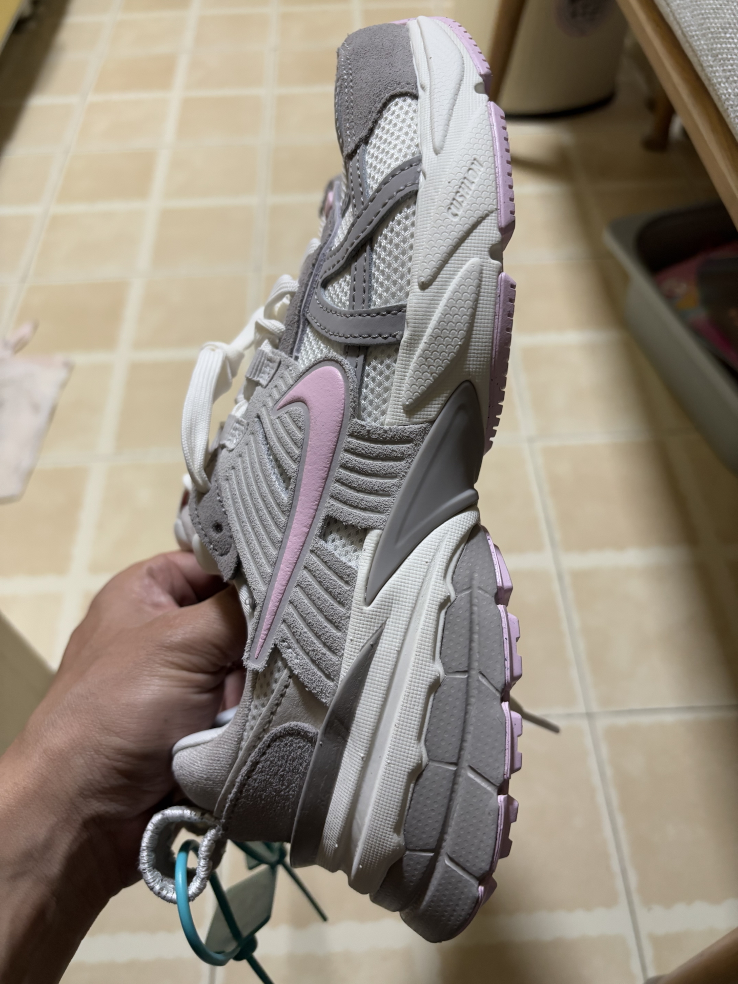 custom review-Nike V2K Run Slip-resistant Abrasion-resistant Low Top Беговые кроссовки Женские Белый Серый Розовый