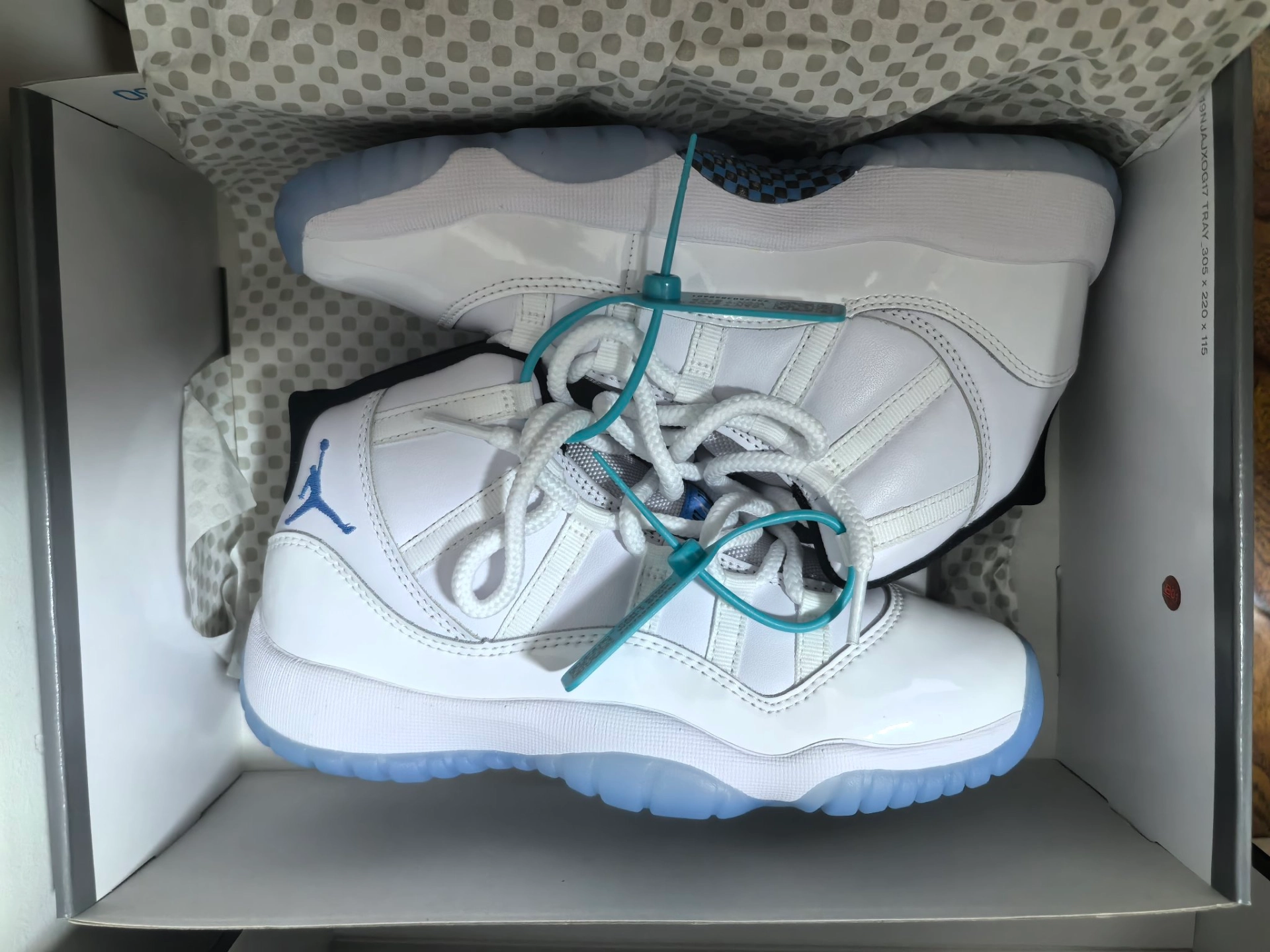 custom review-Jordan Air Jordan 11 Anti Kick Cushioning High Top Children
s Basketball Shoes White Teenagers