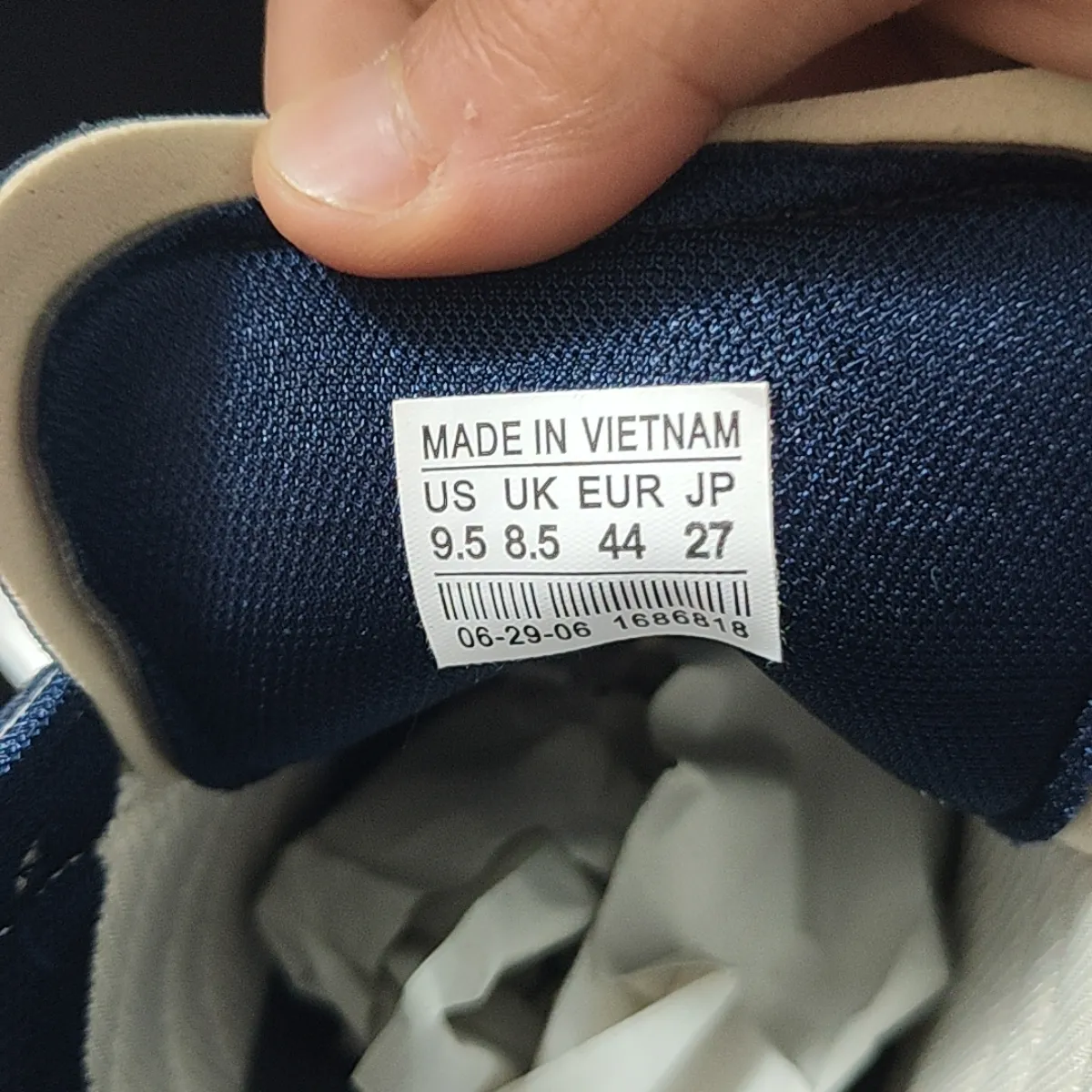 Real vs FakeAdidas Campus 2000 Authenticity Check (2025) - POIZON