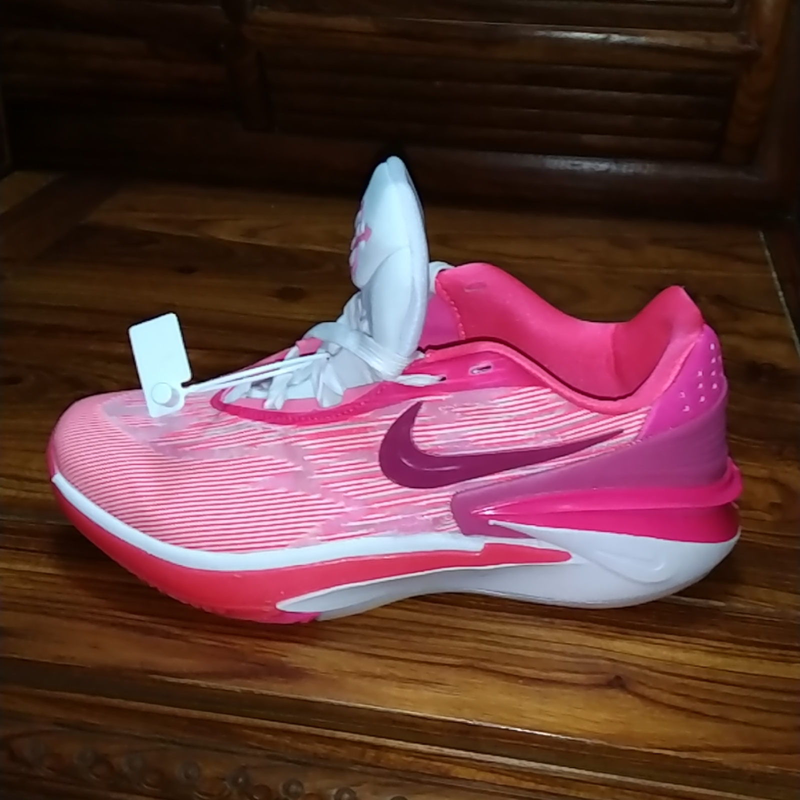 nike pink volleyball shoes