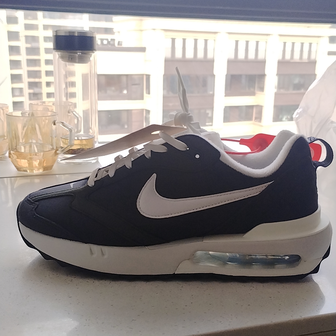 nike shoes say air on the side