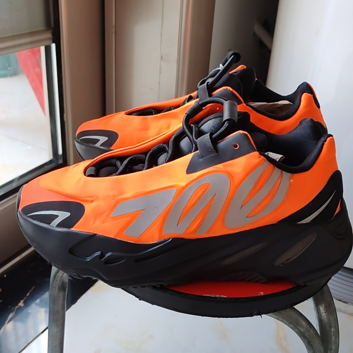 yeezy 700 mnvn cleaning