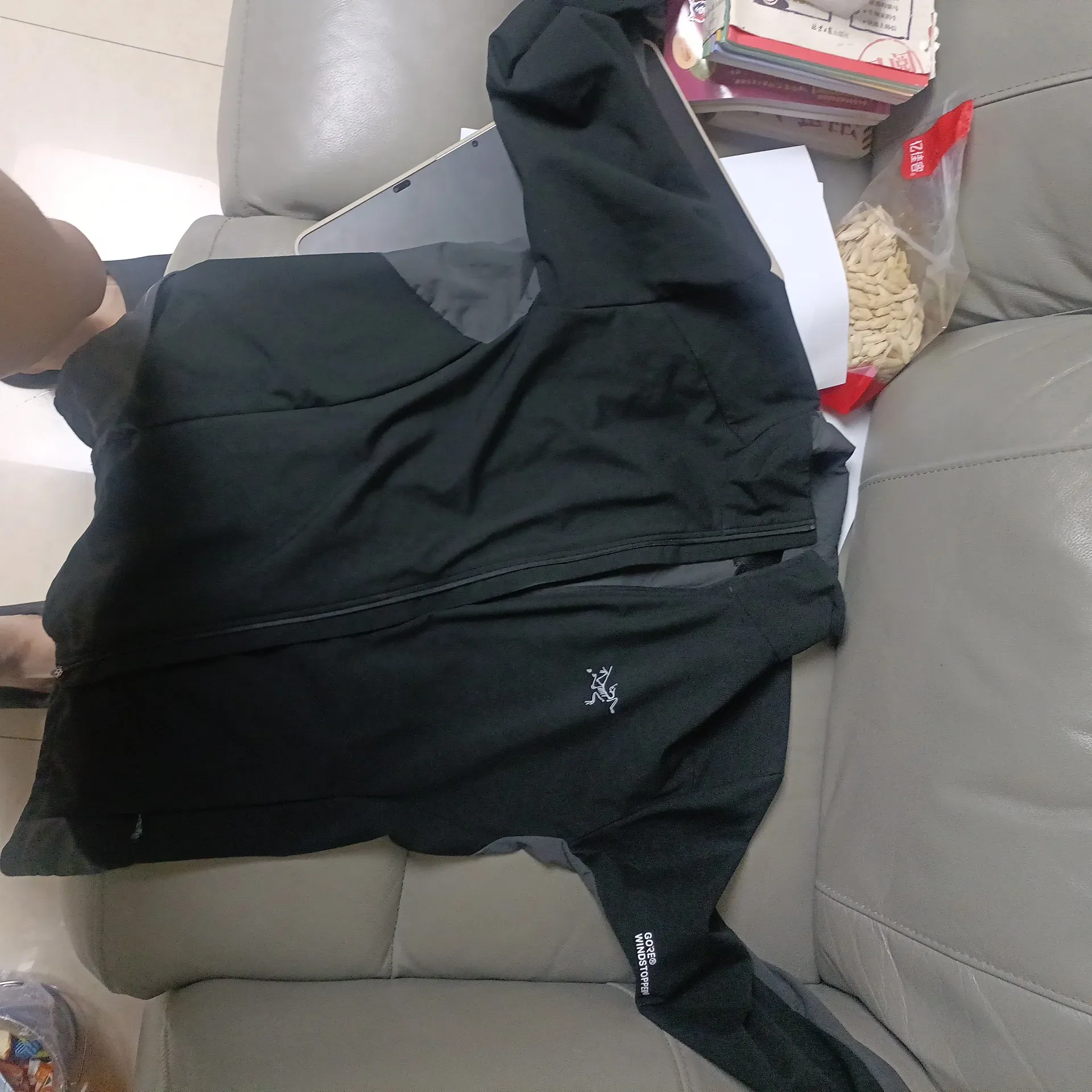 Arcteryx Solano：How to Spot Fakes (2025) - POIZON