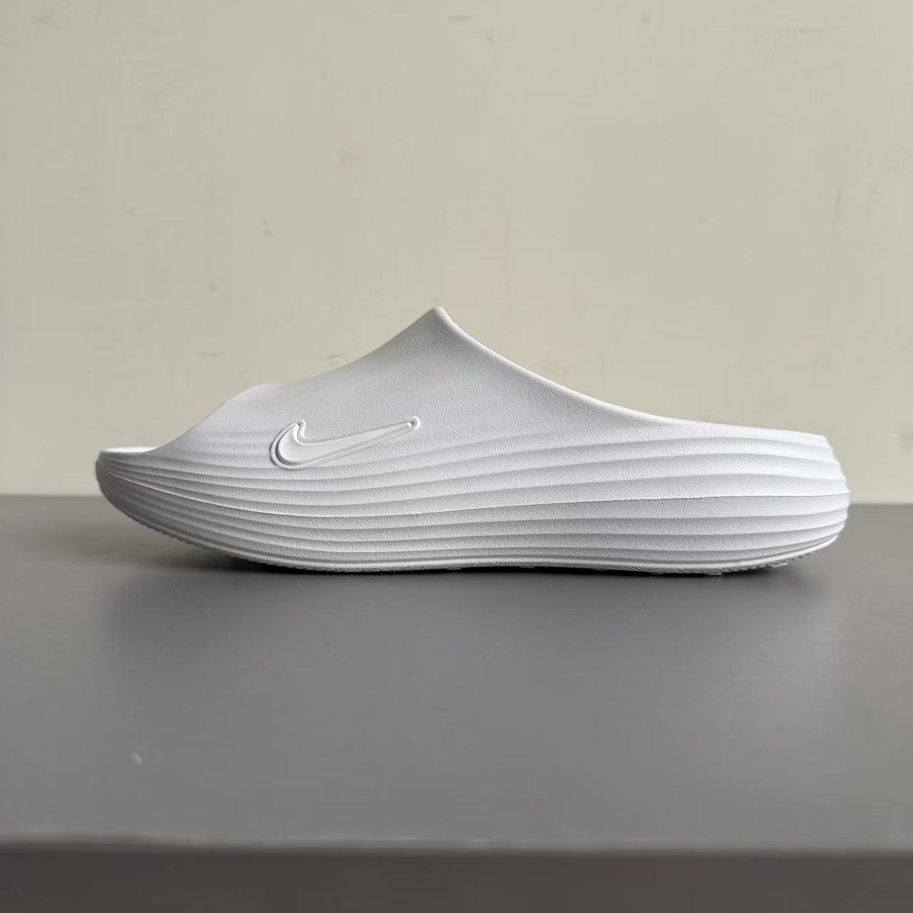 how to identify original nike slippers