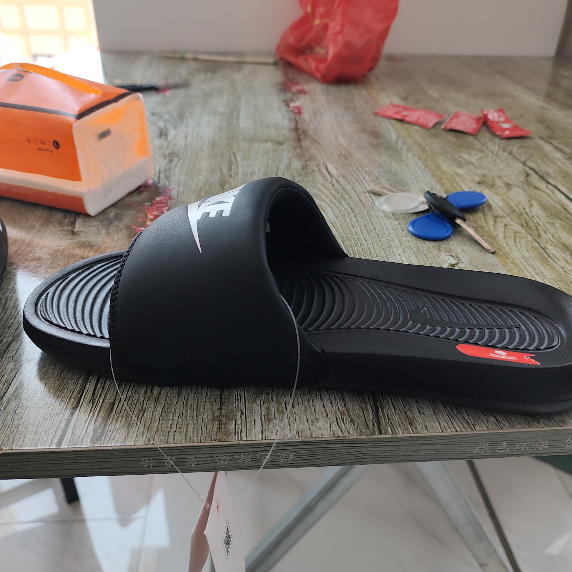 how to identify original nike slippers