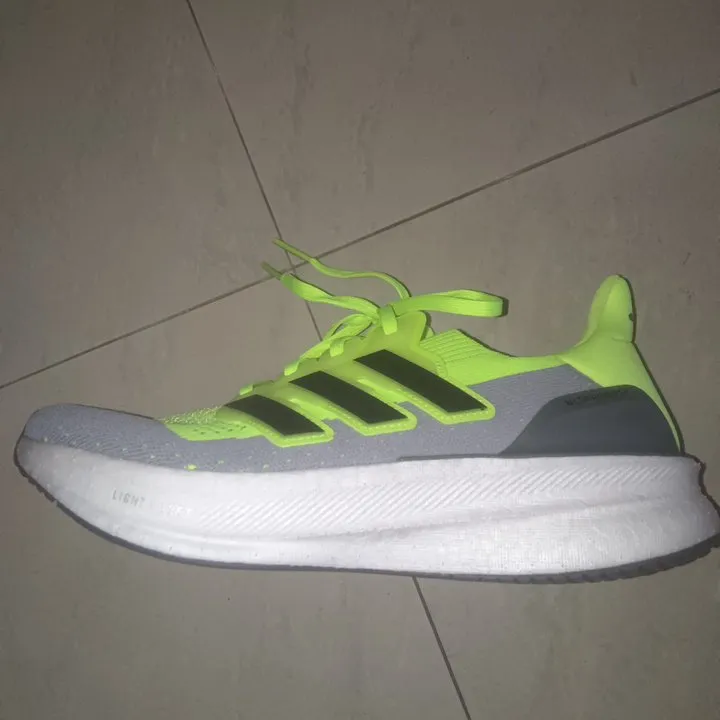 Adidas Ultra Boost 5.0 DnaAuthentic vs Fake Guide - POIZON