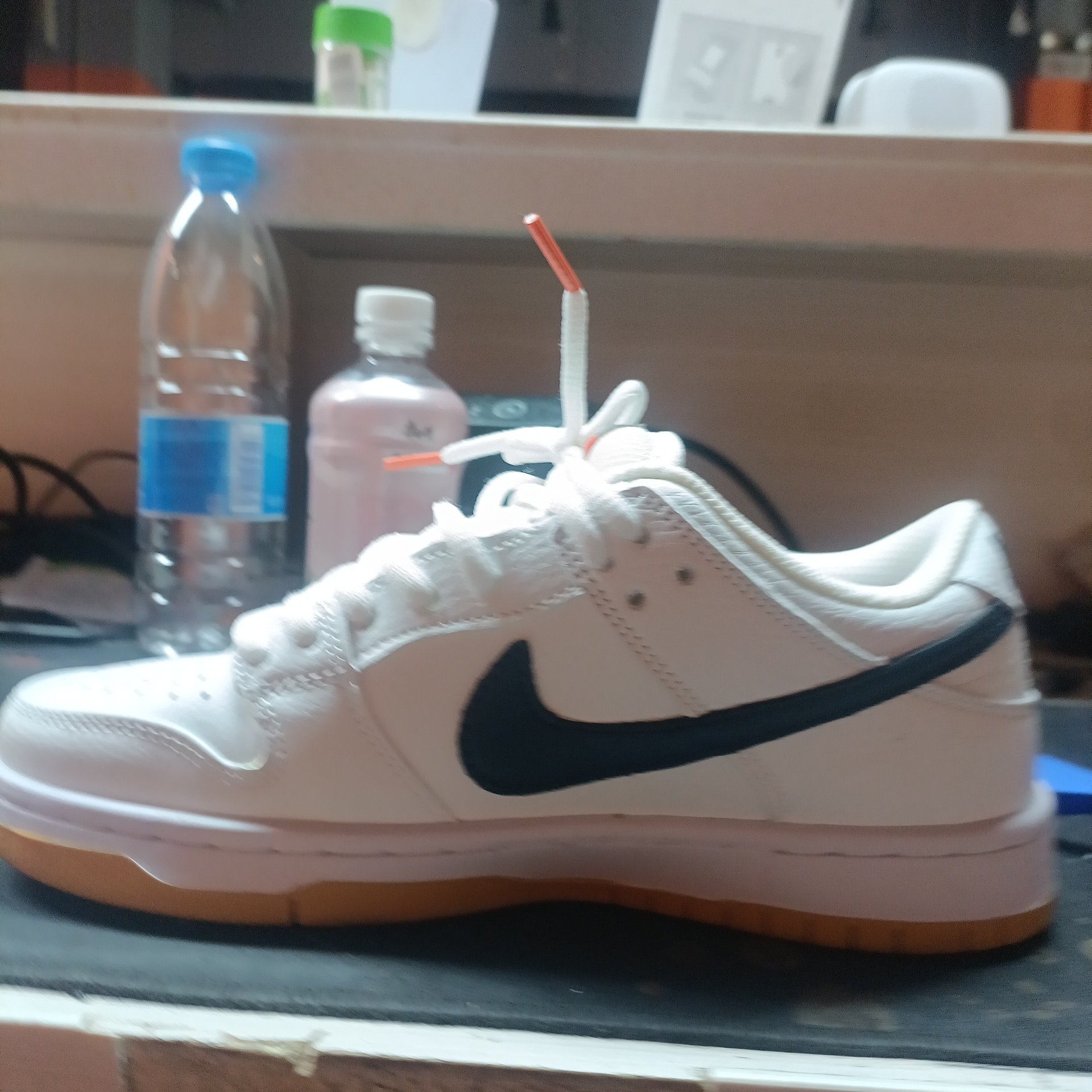 nike shoes orange tag