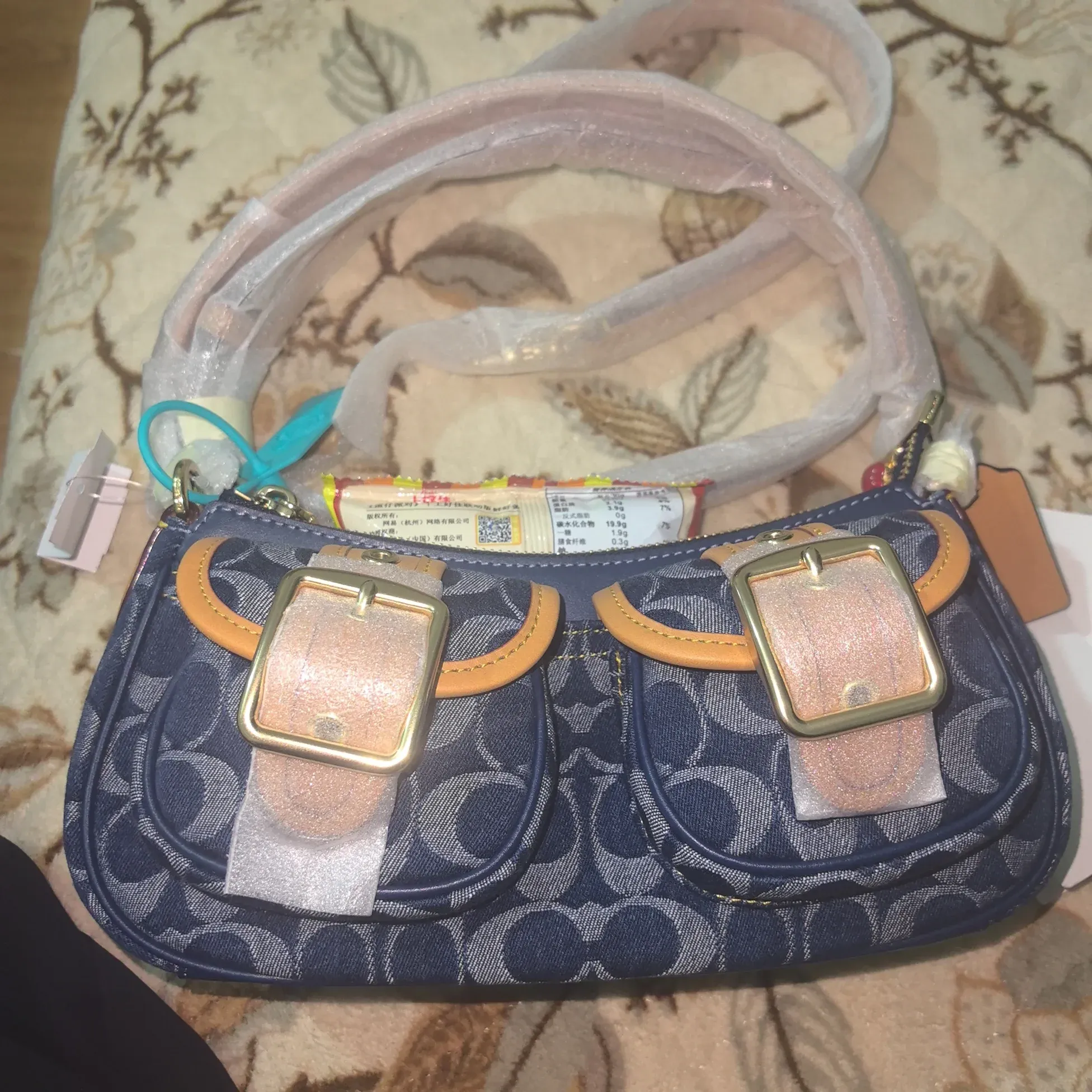 Real vs Fake：Coach Shoulder Bag Denim Authenticity Check