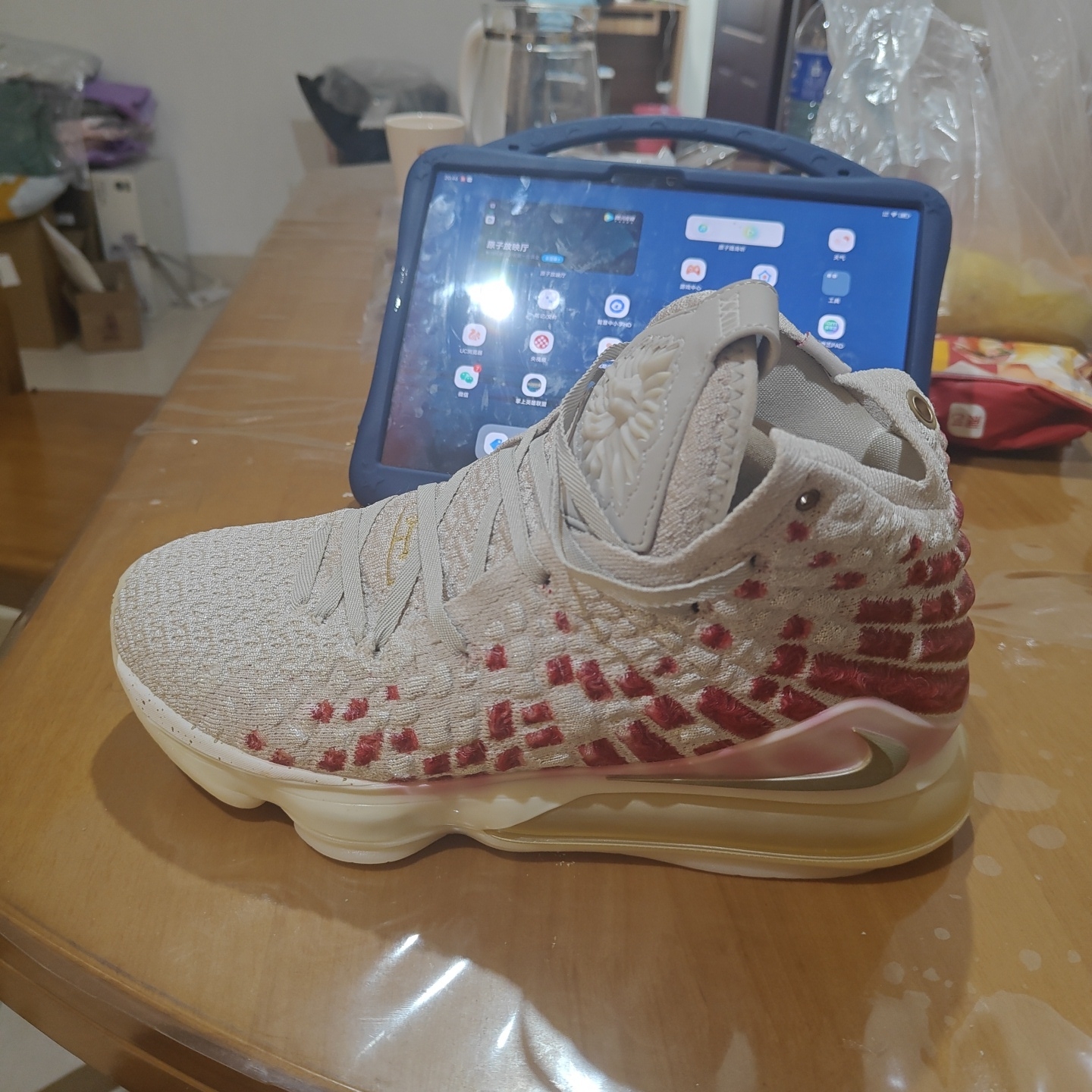 lebron 17 original vs fake