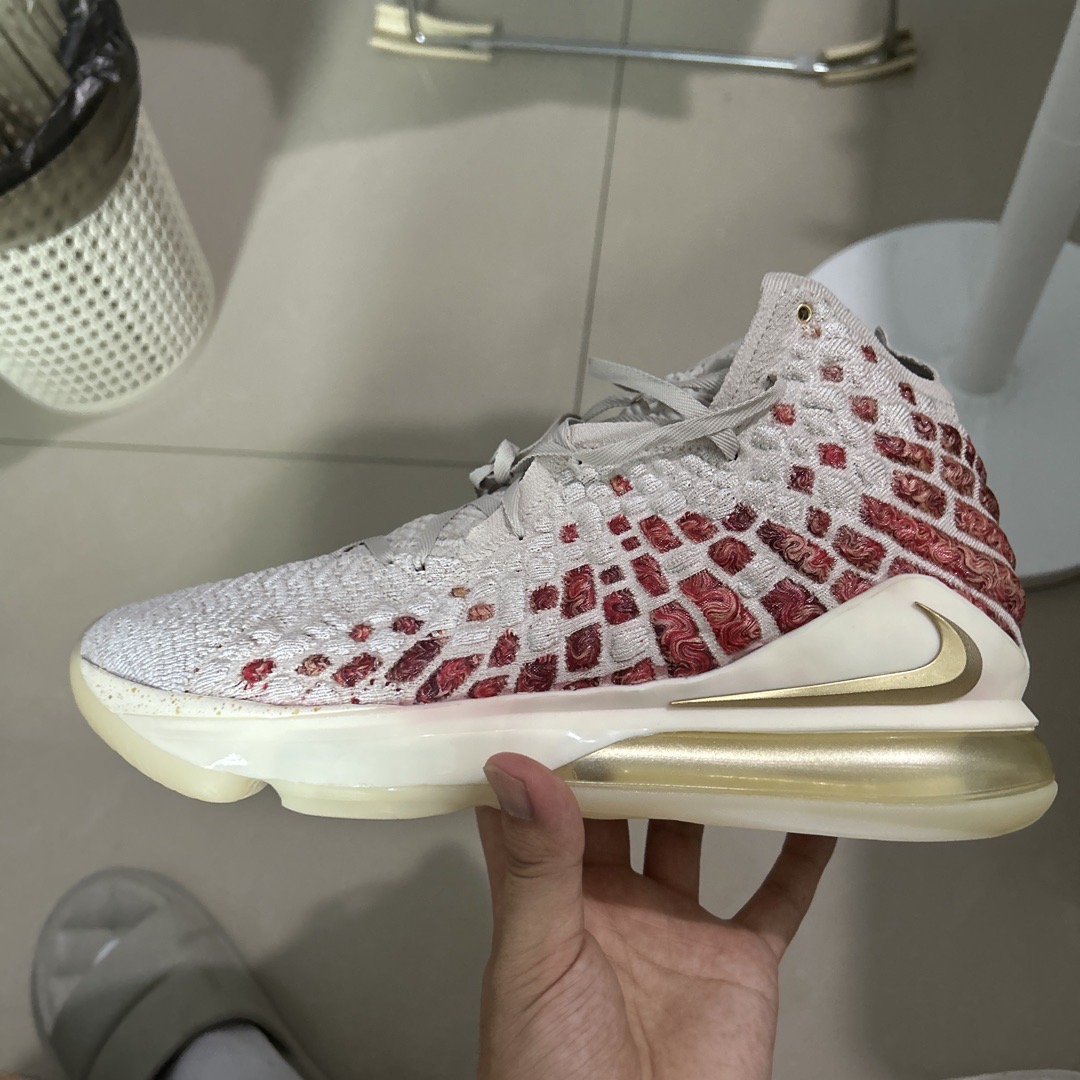 lebron 17 original vs fake