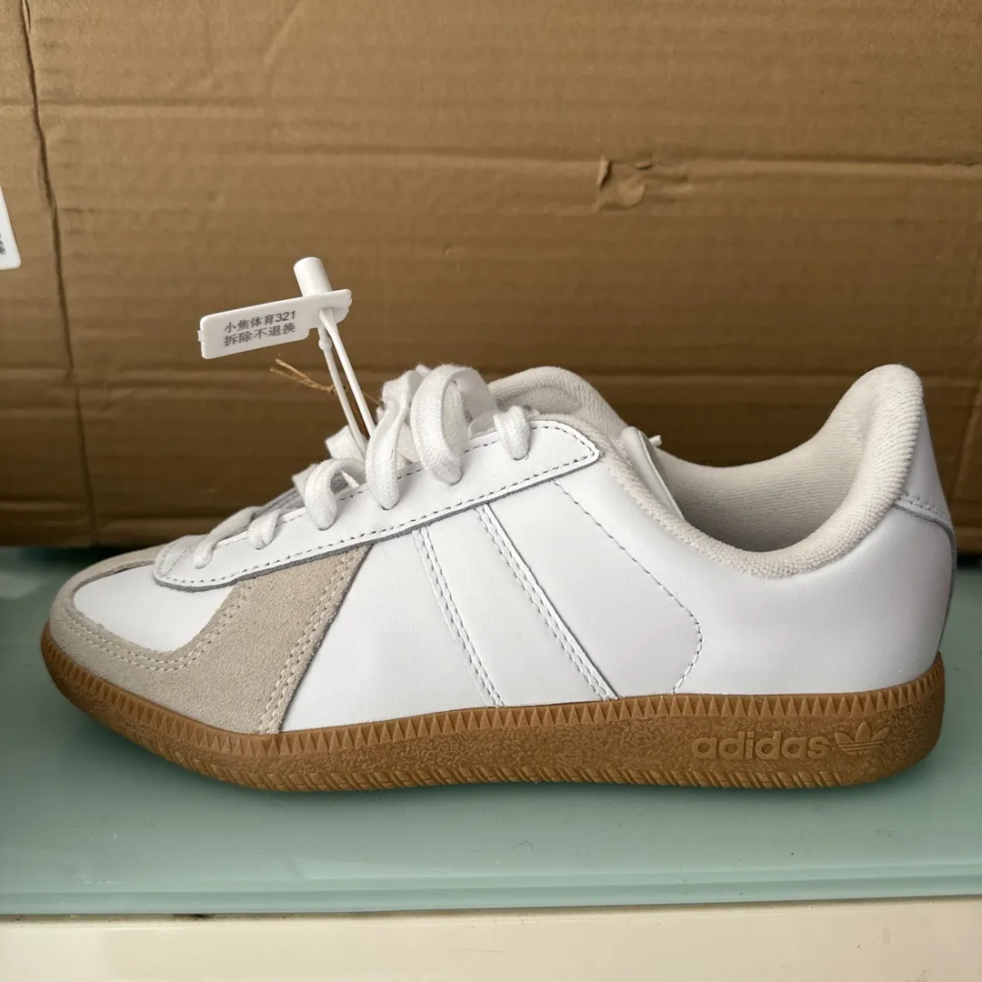 Adidas Shoes Famous Footwear Authenticity CheckHow to Spot a Fake Pair -  POIZON