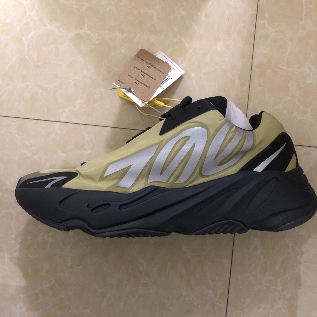 yeezy 700 mnvn cleaning