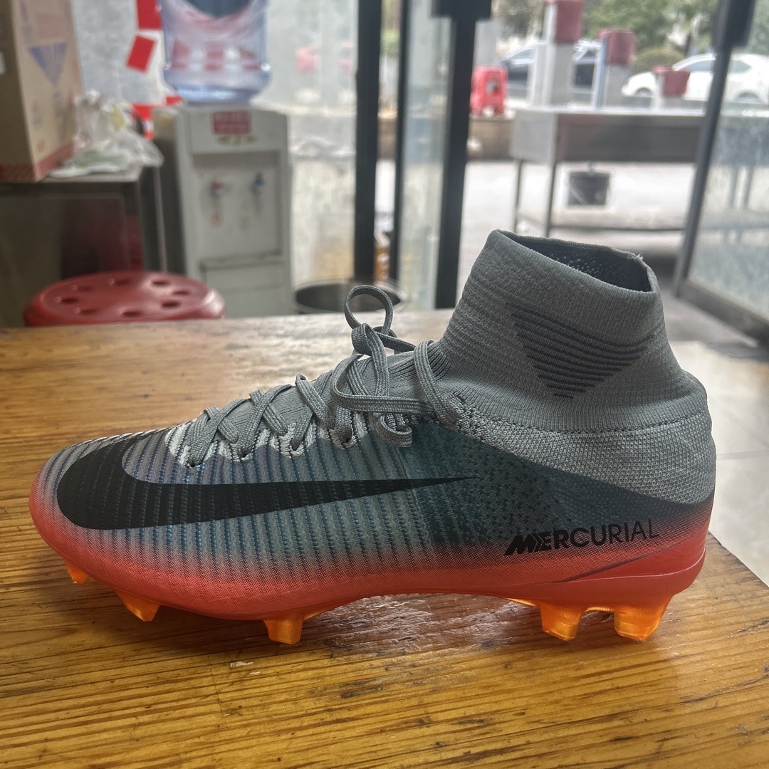 マーキュリアル　スーパーフライ　mercurial superfly 5 CR7 Nike Mercurial Superfly 5 CR7 Melhor Review - Soccer Reviews