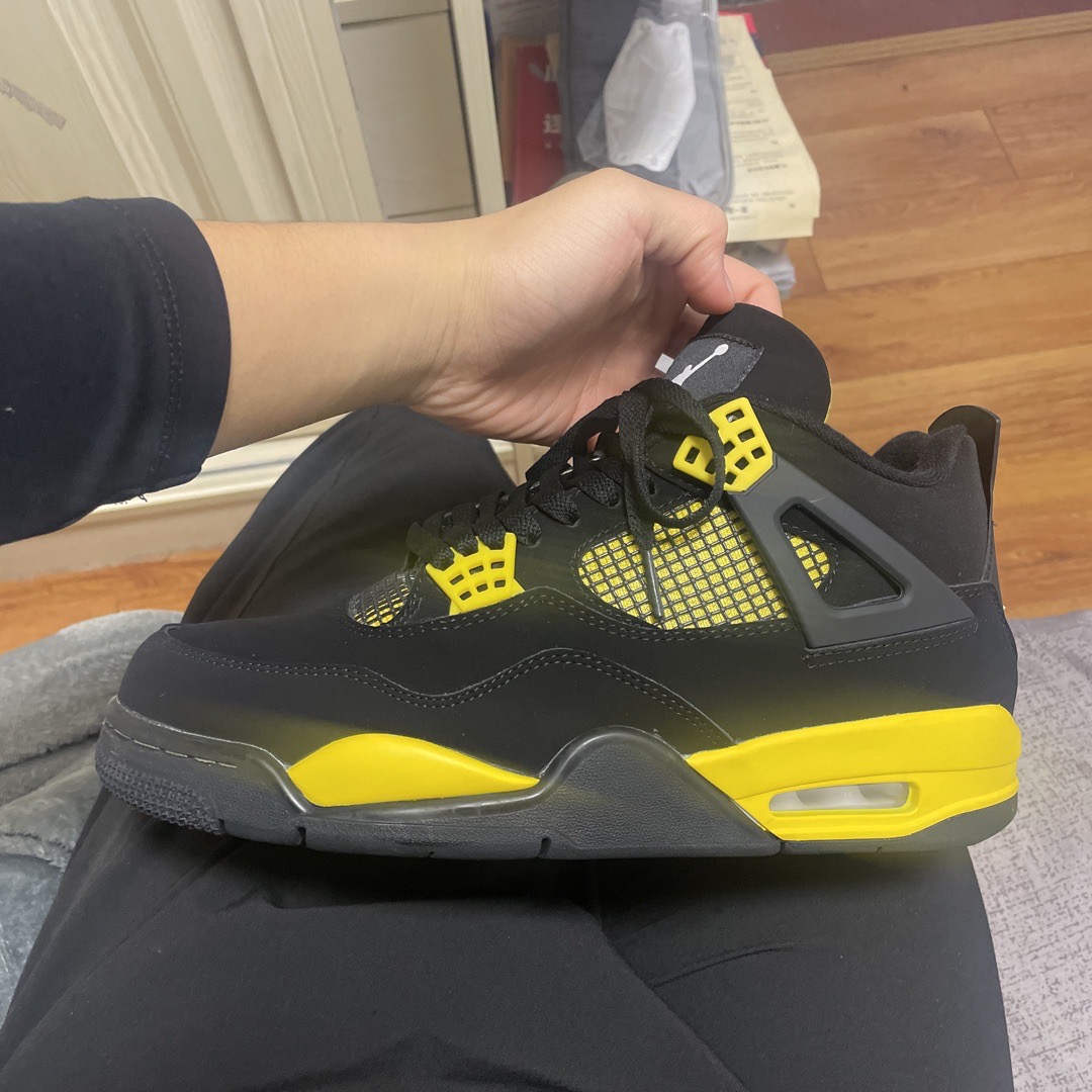 fake jordan 4 thunder