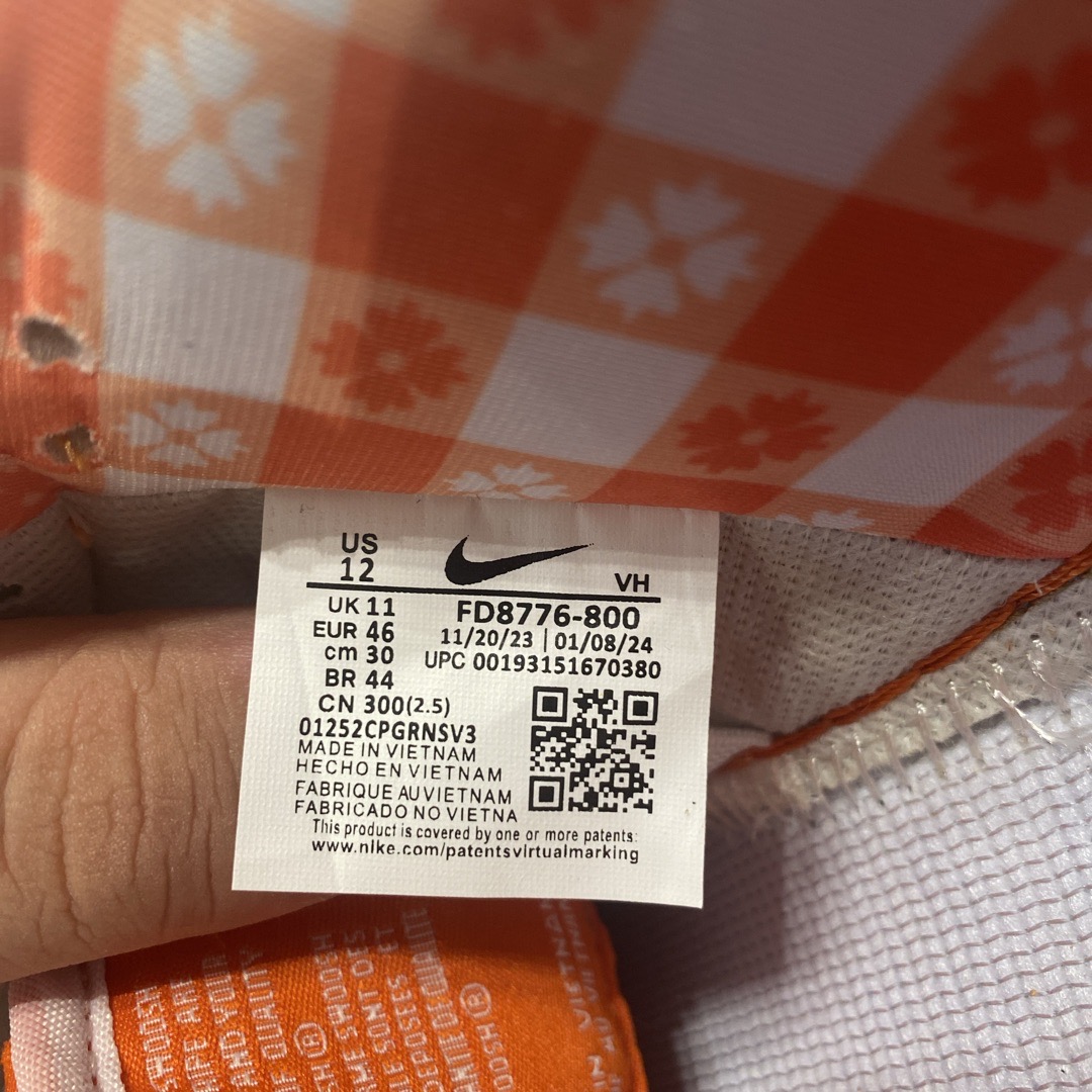 orange tag on nike shoes