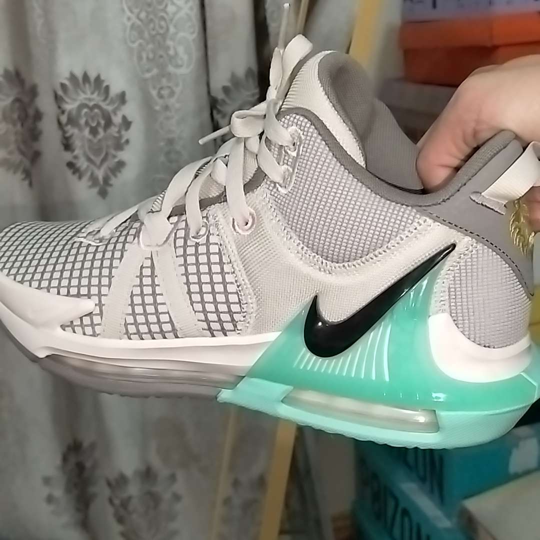 lebron 17 fake vs real