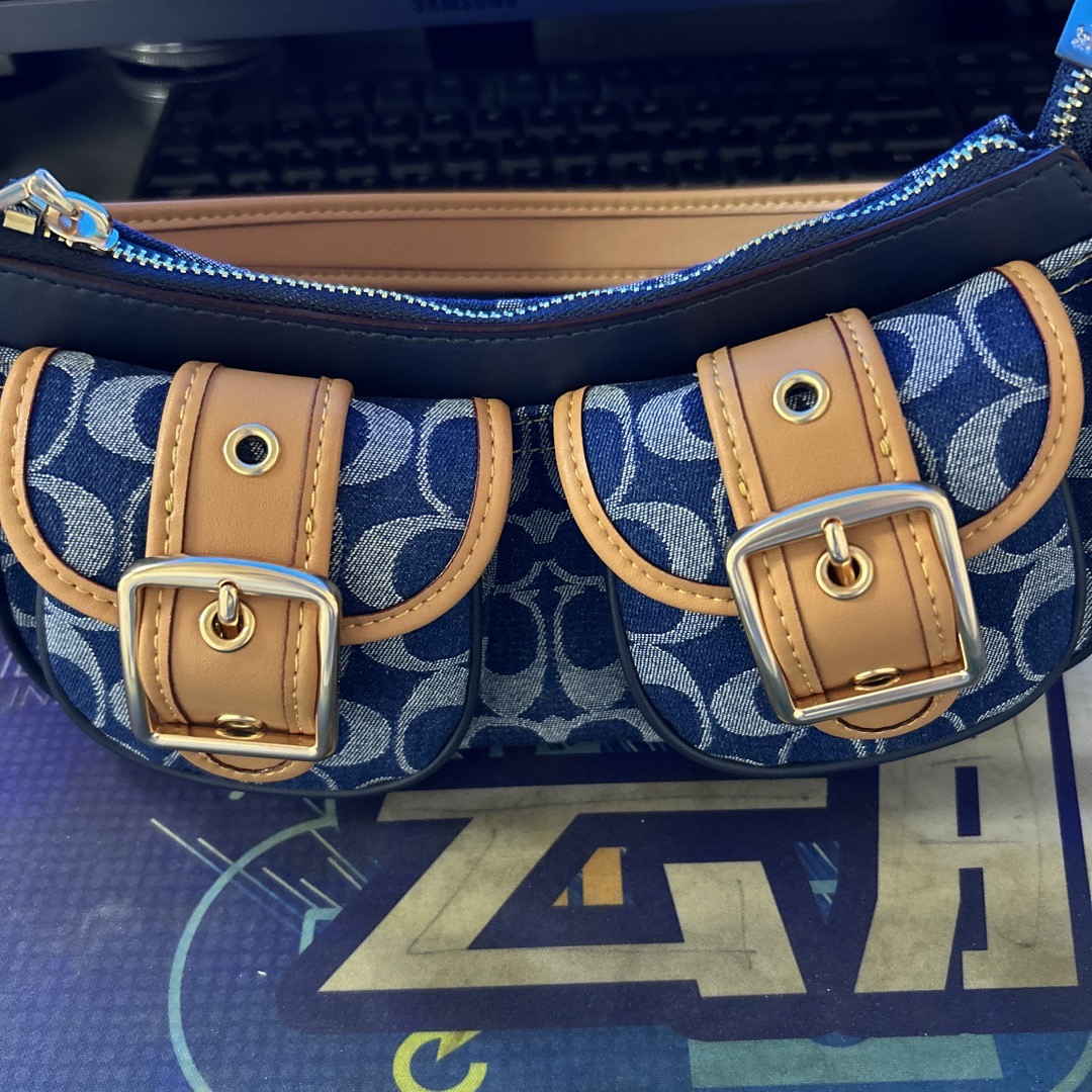 美品　Coach Denim Aacessory Porch Bag Real vs Fake：Denim Coach Shoulder Bag Authenticity Check