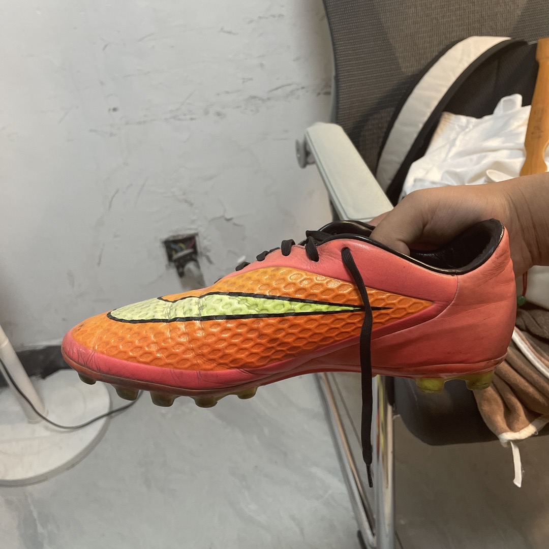 kasut bola nike hypervenom