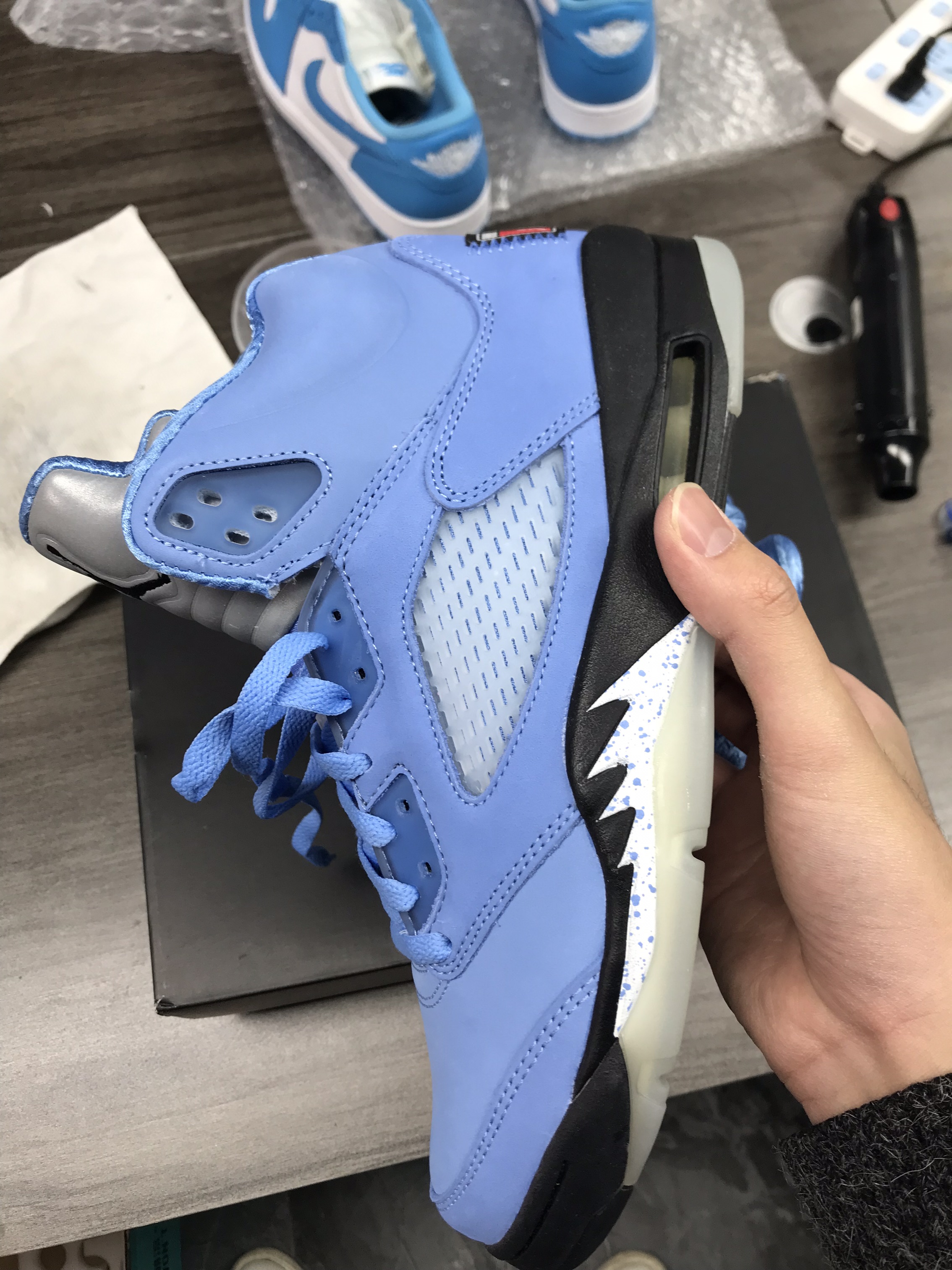 how to tell if jordan retro 5 are fake