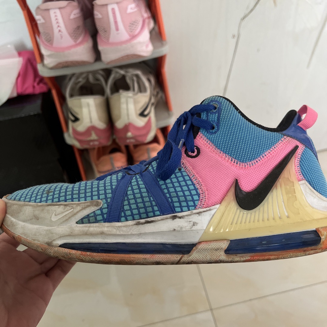 lebron 17 original vs fake