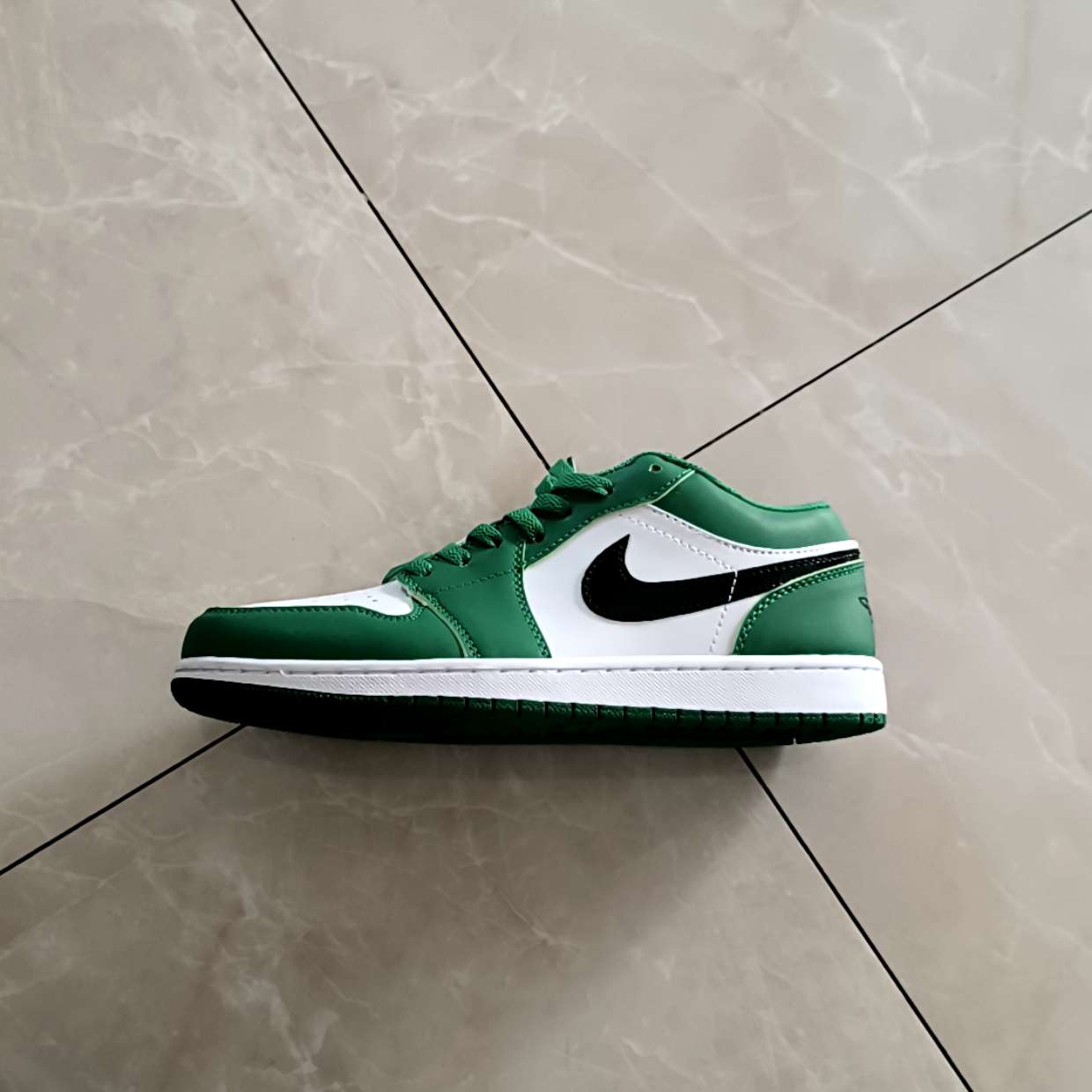 how to spot fake jordan 1 pine green