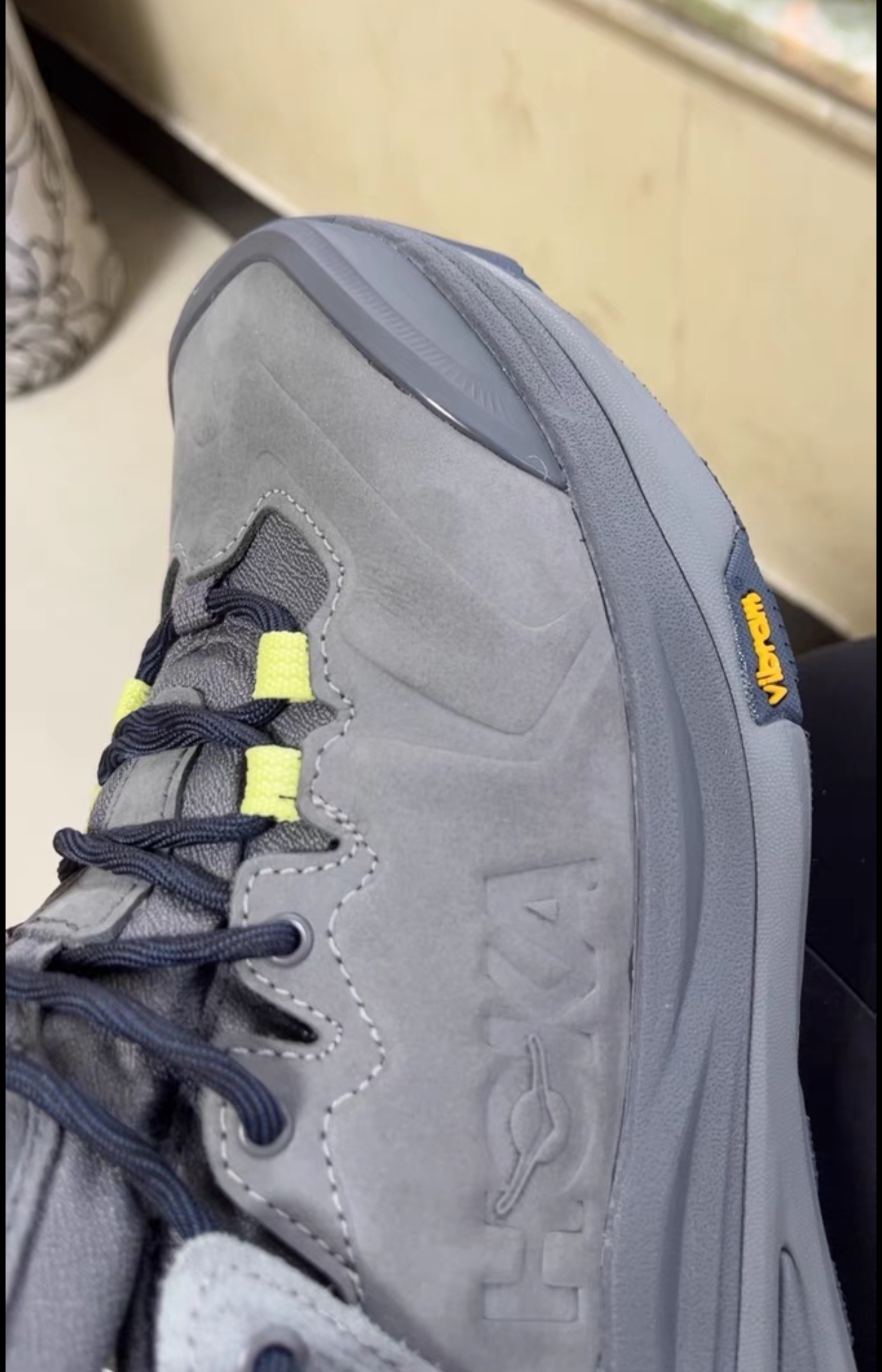 custom review-HOKA ONE ONE Kaha 3 Устойчивый к истиранию Водонепроницаемый и Дышащий Сцепление MID Топ Походная обувь Мужская