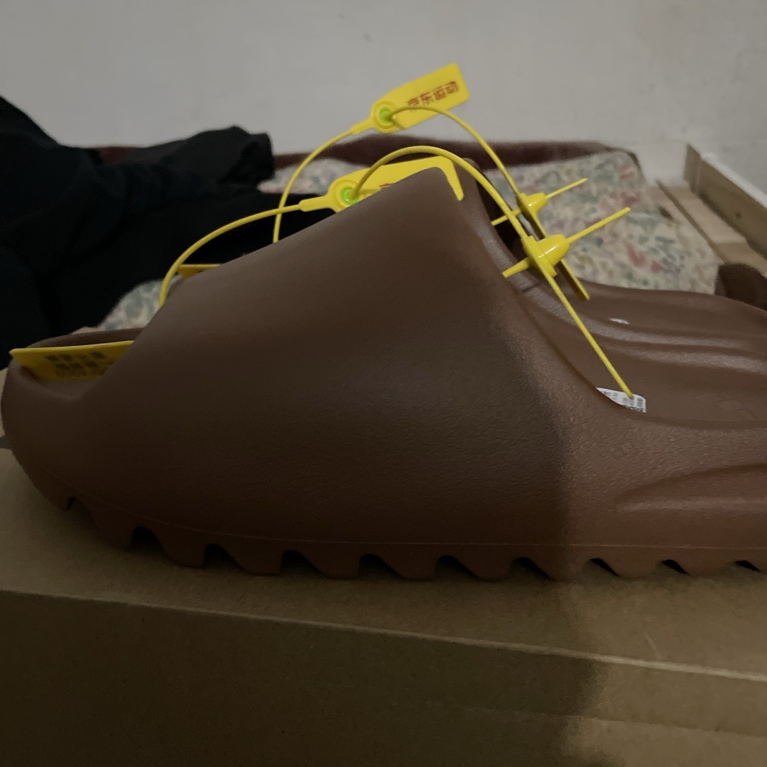 yeezy slides at footlocker