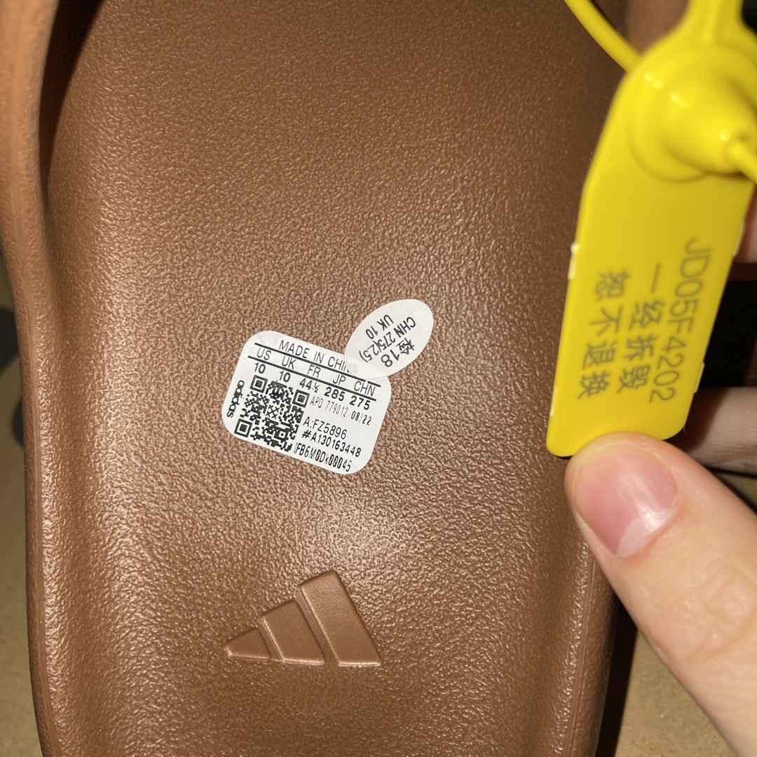 yeezy slides at footlocker