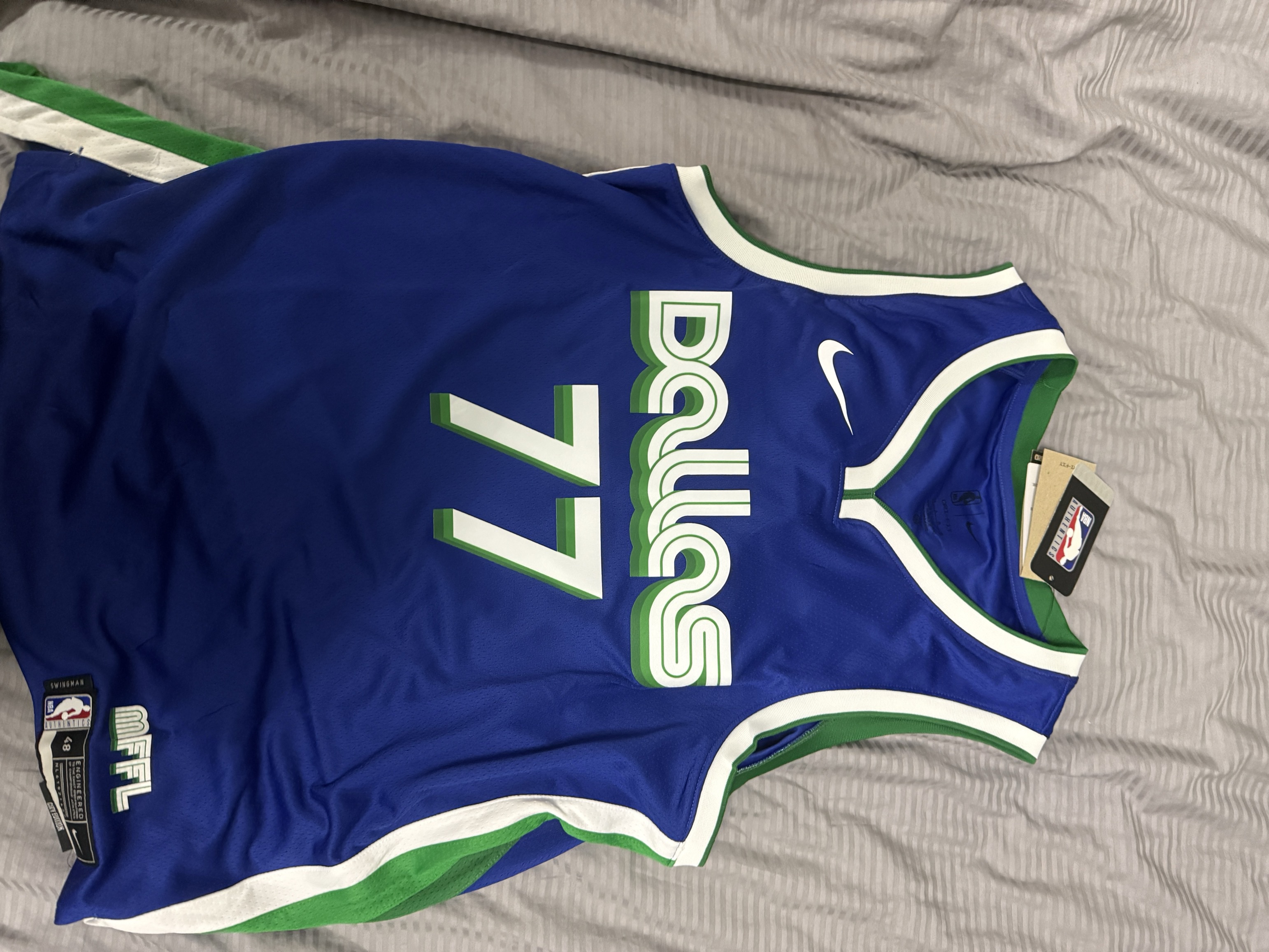 nike authentic vs swingman