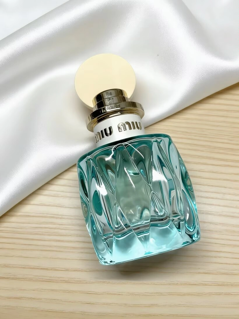 Копии брендовых сумок-miumiu парфюмер белый крышка